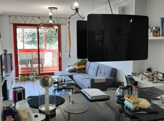 Přízemní apartmán se 2 ložnicemi ve městě Villajoyosa, Costa Blanca Sever.