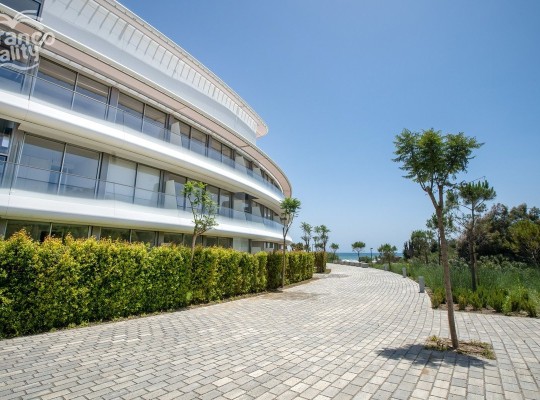 Estepona (Costa del Sol), Apartment - Middle Floor #CM-R4026235