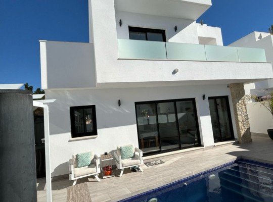 Los Montesinos (La Herrada), Villa #CQ-CB-17847