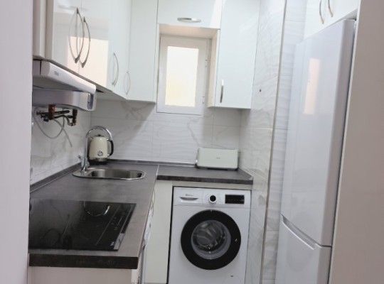 Kompletně zrekonstruovaný apartmán s bazénem v centru Torrevieja
