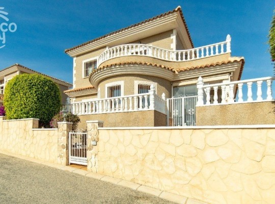 Los Altos, 
Villa   #ES-10383