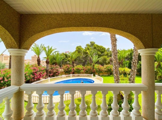 Villamartin, 
Villa   #ES-8381