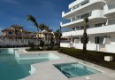 Butikový komplex s luxusními apartmány a výhledem na moře, Cabo Roig
