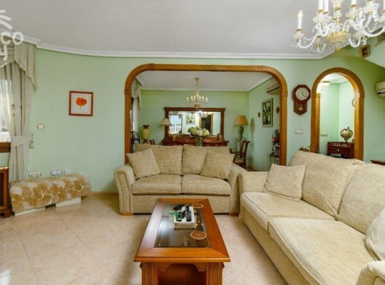 Los Altos, 
Villa   #ES-10383