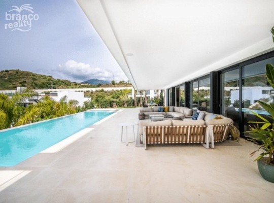 Nueva Andalucía (Costa del Sol), Villa - Detached #CM-R3877915