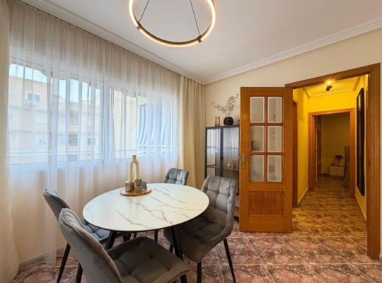 Apartmán ve výborné lokalitě, 200m od pláže Los Locos, Torrevieja