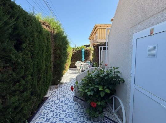 Prostorný bungalov v Punta Prima, Torrevieja