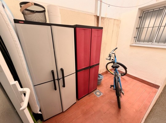 Světlý byt s bazénem 800m od pláže