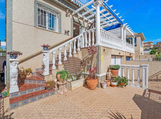 San Miguel de Salinas, Villa #CQ-WN-73689