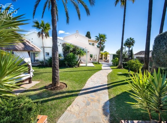 Nueva Andalucía (Costa del Sol), Villa - Detached #CM-R3902755