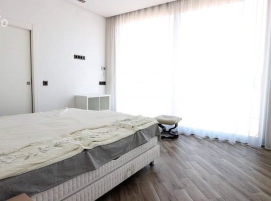Torrevieja (Los Angeles), Villa #CQ-JM-88808