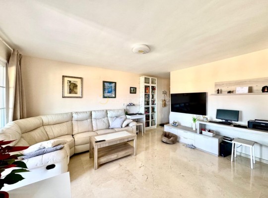 Prodej luxusního mezonetu s výhledem na moře a zahradou – Palm-Mar