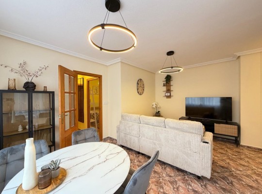 Apartmán ve výborné lokalitě, 200m od pláže Los Locos, Torrevieja