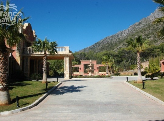 Sierra Blanca (Costa del Sol), Villa - Detached #CM-R3712655