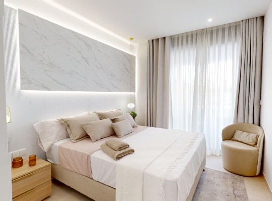 Butikový komplex s luxusními apartmány a výhledem na moře, Cabo Roig