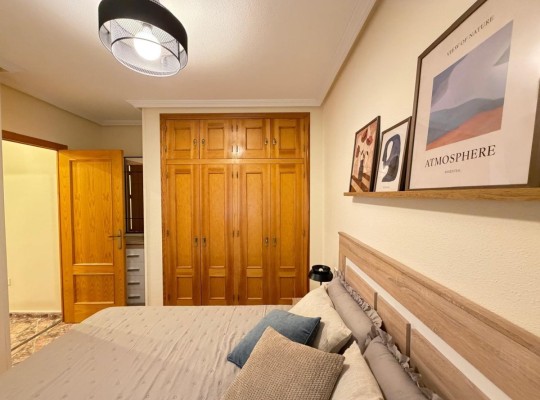 Apartmán ve výborné lokalitě, 200m od pláže Los Locos, Torrevieja