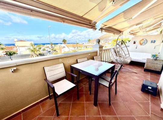 Prodej luxusního mezonetu s výhledem na moře a zahradou – Palm-Mar