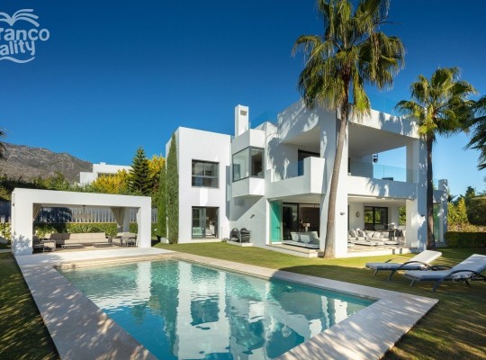 Marbella (Costa del Sol), Villa - Detached #CM-R3997192