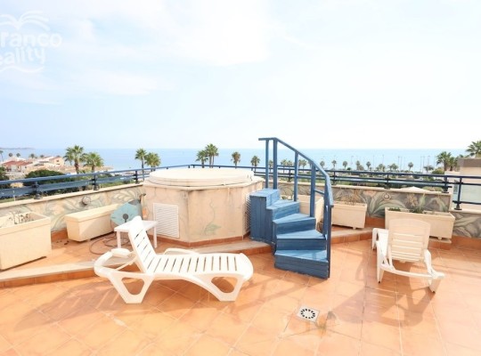 Střešní penthouse s výhledem na moře, jen 100m od pláže, Mil Palmeras