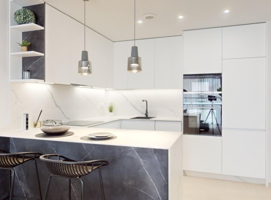 Butikový komplex s luxusními apartmány a výhledem na moře, Cabo Roig