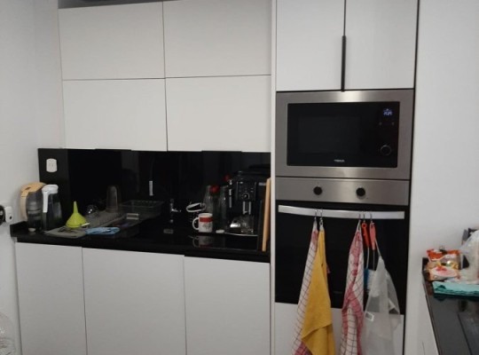 Přízemní apartmán se 2 ložnicemi ve městě Villajoyosa, Costa Blanca Sever.
