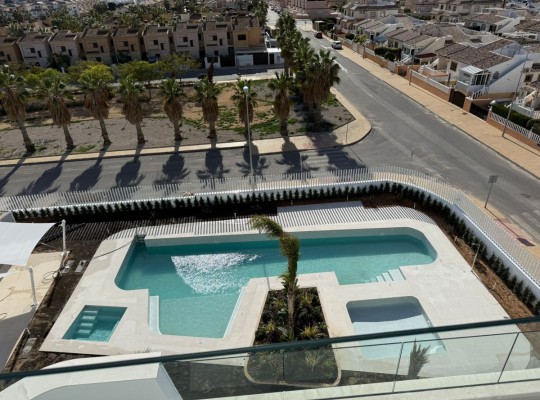Butikový komplex s luxusními apartmány a výhledem na moře, Cabo Roig