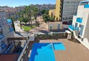 Světlý byt s bazénem 800m od pláže