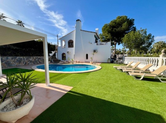 Villamartin, Villa #CQ-R-36761