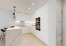 Butikový komplex s luxusními apartmány a výhledem na moře, Cabo Roig