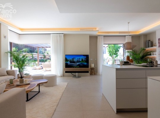 Estepona (Costa del Sol), Villa - Detached #CM-R4009657