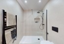Butikový komplex s luxusními apartmány a výhledem na moře, Cabo Roig