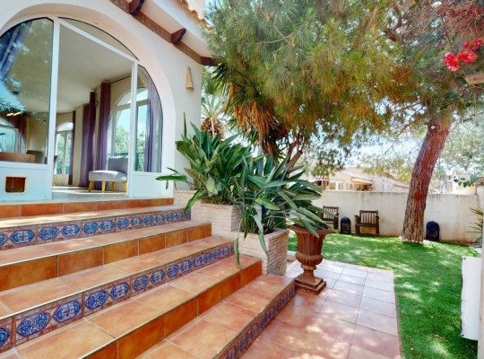 Orihuela Costa (La Zenia), Villa #CQ-WN-90261