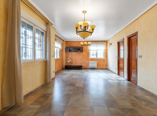 San Miguel de Salinas, Villa #CQ-837