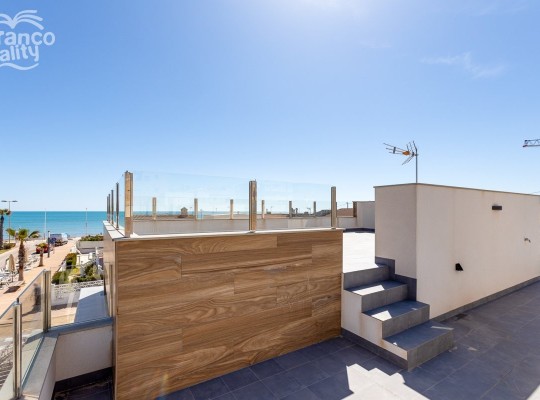 Villa 150m from La Mata beach