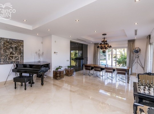 Marbella (Costa del Sol), Villa - Detached #CM-R4058809