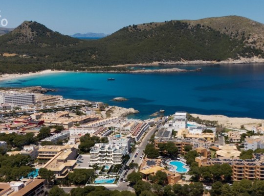 Luxusní apartmány a mezonety se 2 a 3 ložnicemi v Cala Lliteres