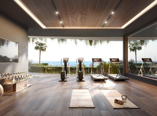 Luxusní apartmány s velkou terasou i zahradou, výhled na moře, Benalmadena