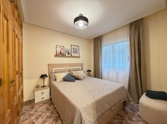 Apartmán ve výborné lokalitě, 200m od pláže Los Locos, Torrevieja