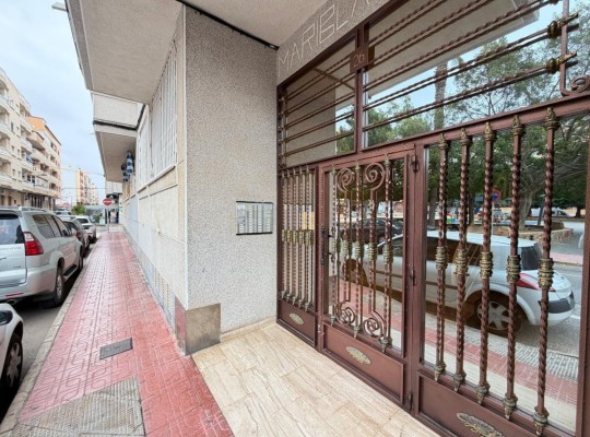 Apartmán ve výborné lokalitě, 200m od pláže Los Locos, Torrevieja