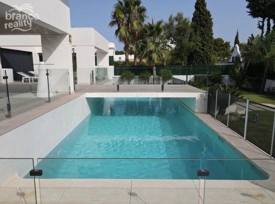 Guadalmina Alta (Costa del Sol), Villa - Detached #CM-R4044397