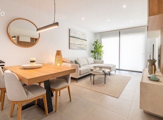 Luxusní apartmány a mezonety se 2 a 3 ložnicemi v Cala Lliteres