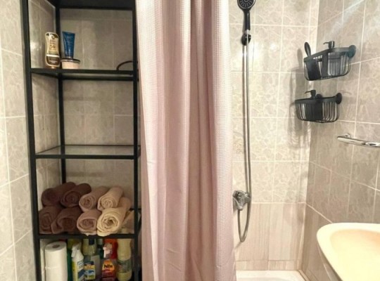 PROSTORNÉ STUDIO 150 METRŮ OD PLAYA DEL CURA S PROSKLENOU TERASOU A PLOCHOU 32 M2.