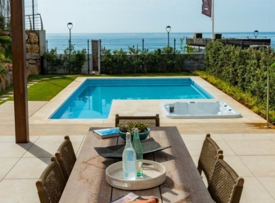 Estepona (Costa del Sol), Villa - Detached #CM-R4009717