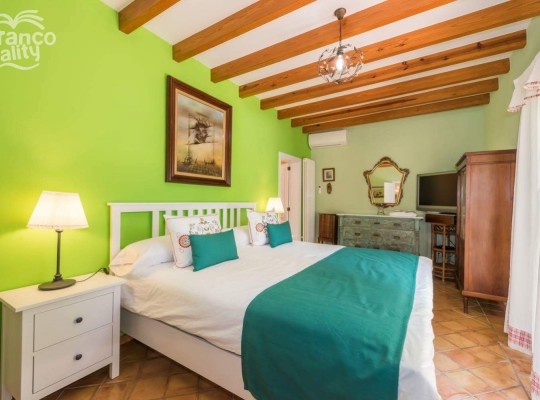 BEAUTIFUL RUSTIC FINCA WITH VACATIONAL LICENSE