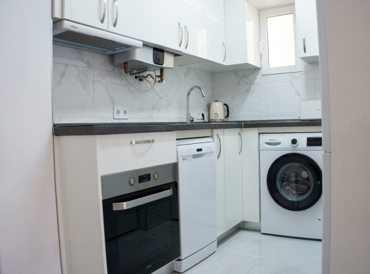 Kompletně zrekonstruovaný apartmán s bazénem v centru Torrevieja