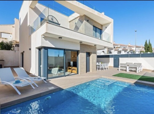 San Miguel de Salinas (SAN MIGUEL DE SALINAS), Villa #CQ-GL-36648