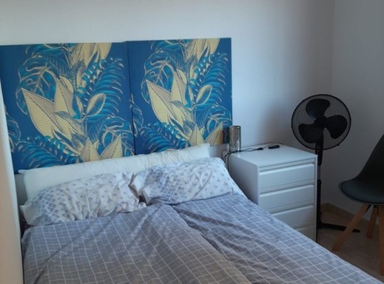 Přízemní apartmán se 2 ložnicemi ve městě Villajoyosa, Costa Blanca Sever.