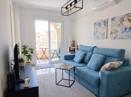 Kompletně zrekonstruovaný apartmán s bazénem v centru Torrevieja