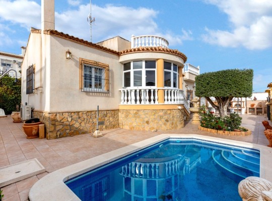 San Miguel de Salinas, Villa #CQ-837