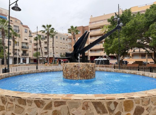 Apartmán ve výborné lokalitě, 200m od pláže Los Locos, Torrevieja